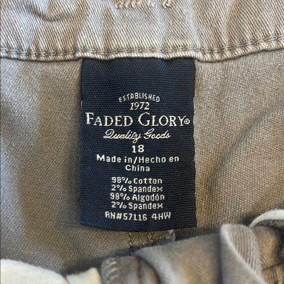 Faded Glory Tan Cargo Shorts with Distressed Hem - Picture 2 of 3
